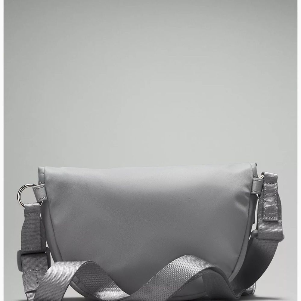 Brand New lululemon All Night Festival Bag Micro Rhino Grey / Silver - Picture 7 of 8